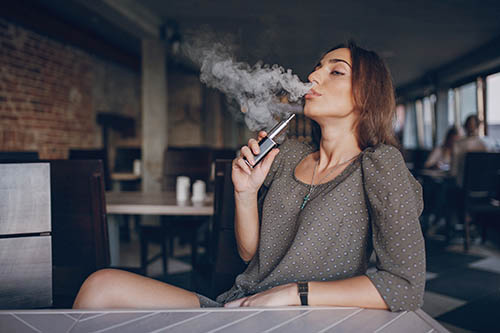 E-cigarette vaping in a cafe or bar